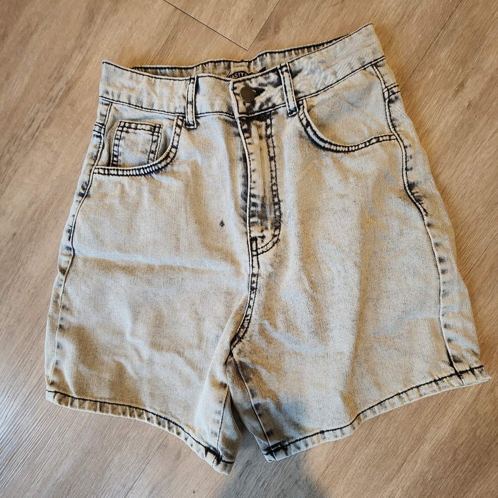 Denim acid washed shorts